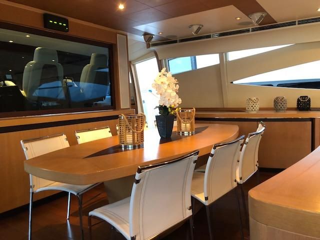 2006 Pershing 121 