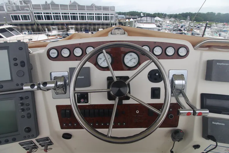 Jet Lag Yacht Photos Pics Helm of 2000 Silverton 392 Motor Yacht with gauges and navigation equipment.