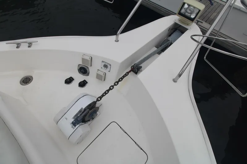 Jet Lag Yacht Photos Pics Bow of 2000 Silverton 392 Motor Yacht with anchor chain and deck fittings.