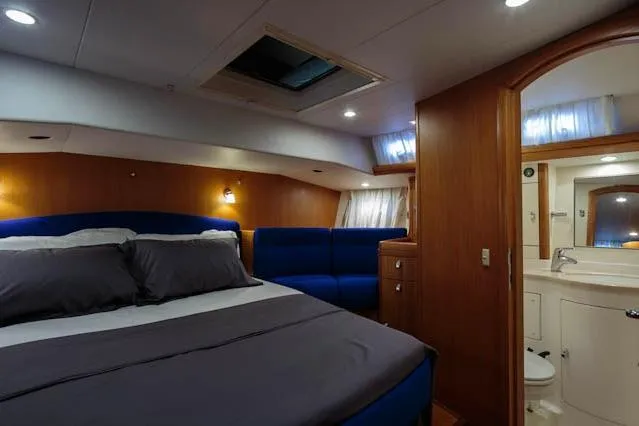 Making Time Yacht Photos Pics Luxurious 2004 Oyster 53 yacht cabin with cozy bed and ensuite bathroom.