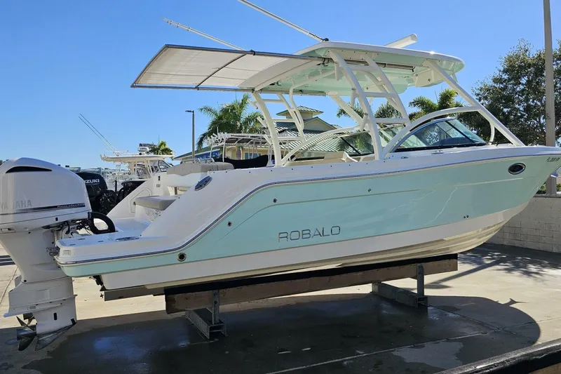  Yacht Photos Pics 2018 Robalo R317 Dual Console boat with Yamaha outboard, displayed outdoors.