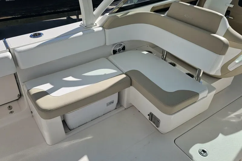  Yacht Photos Pics 2018 Robalo R317 Dual Console boat seating area with beige and white cushions.