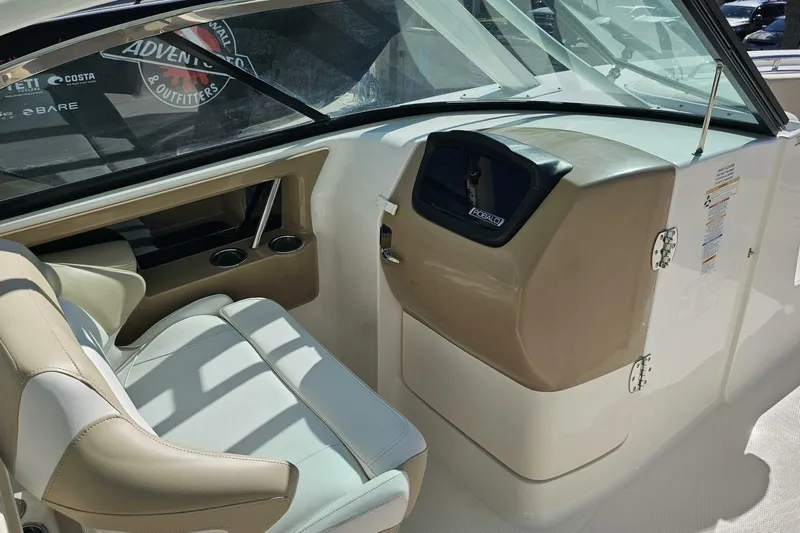  Yacht Photos Pics 2018 Robalo R317 Dual Console boat interior with beige and white seating.