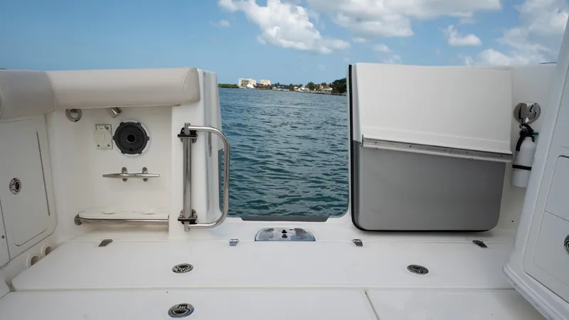  Yacht Photos Pics 2019 Boston Whaler 350 Outrage boat deck with ocean view and clear sky.