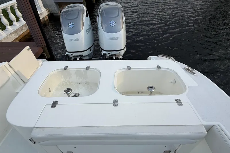  Yacht Photos Pics 2021 Marlin 39 CC boat with dual Suzuki 350 engines and livewell compartments.