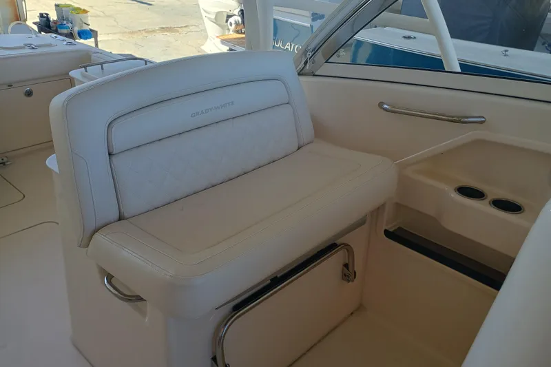 325-708 Brokerage Josh Yacht Photos Pics 2021 Grady-White Freedom 325 boat interior with cushioned seating and cup holders.