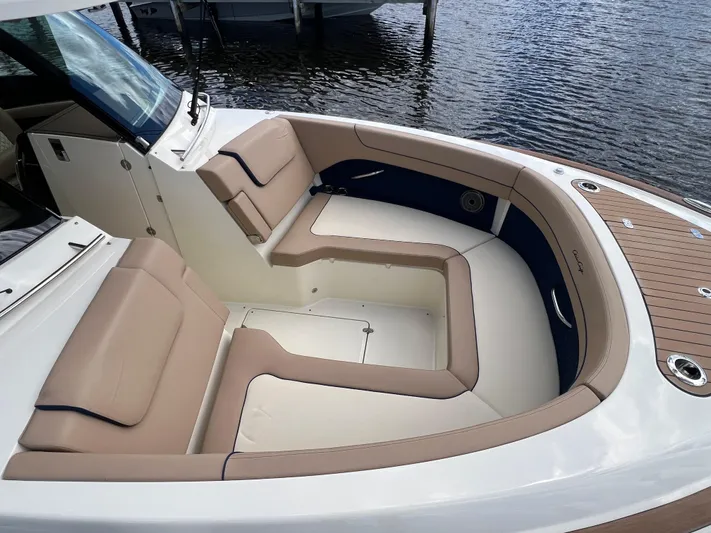  Yacht Photos Pics 2024 Chris-Craft Calypso 32 boat with luxurious seating and elegant design.