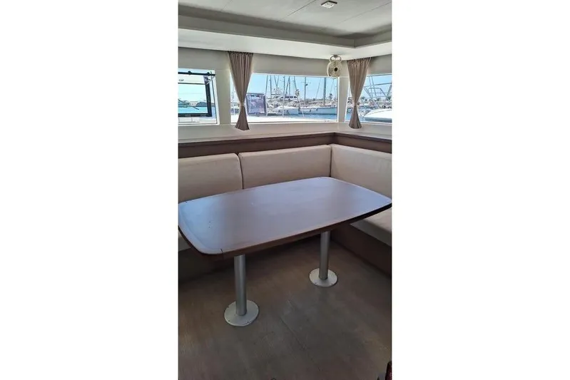  Yacht Photos Pics Interior of 2018 Lagoon 450 F yacht with dining area and windows.