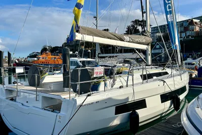 2025 Dufour 41