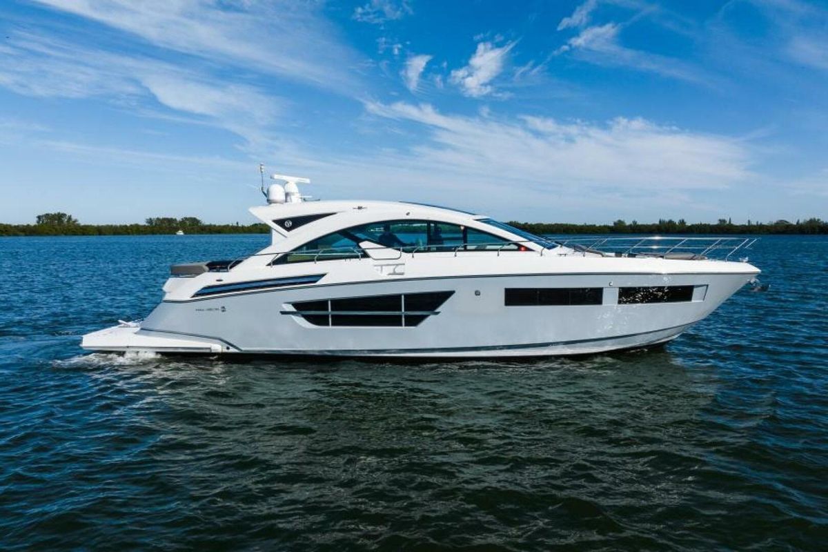 2019 Cruisers Yachts 60 