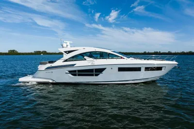 Cruisers Yachts 60 Cantius