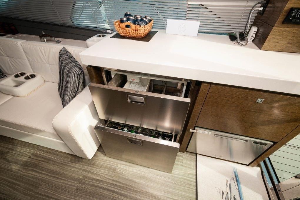 2019 Cruisers Yachts 60 