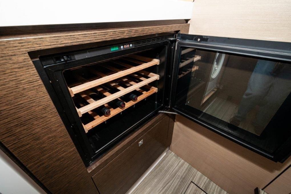 2019 Cruisers Yachts 60 