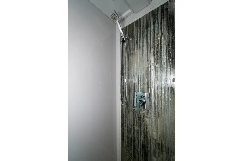 Charlotte Yacht Photos Pics 2019 Cruisers Yachts 60 Cantius- After Five