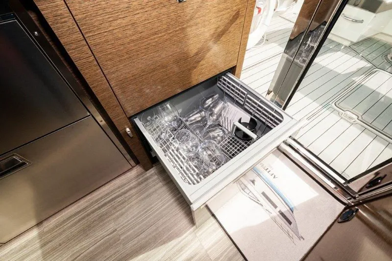 Charlotte Yacht Photos Pics 2019 Cruisers Yachts 60 Cantius- After Five