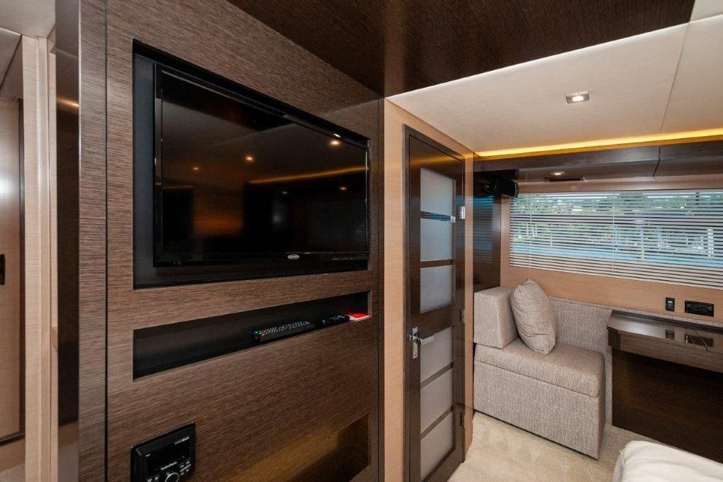 2019 Cruisers Yachts 60 