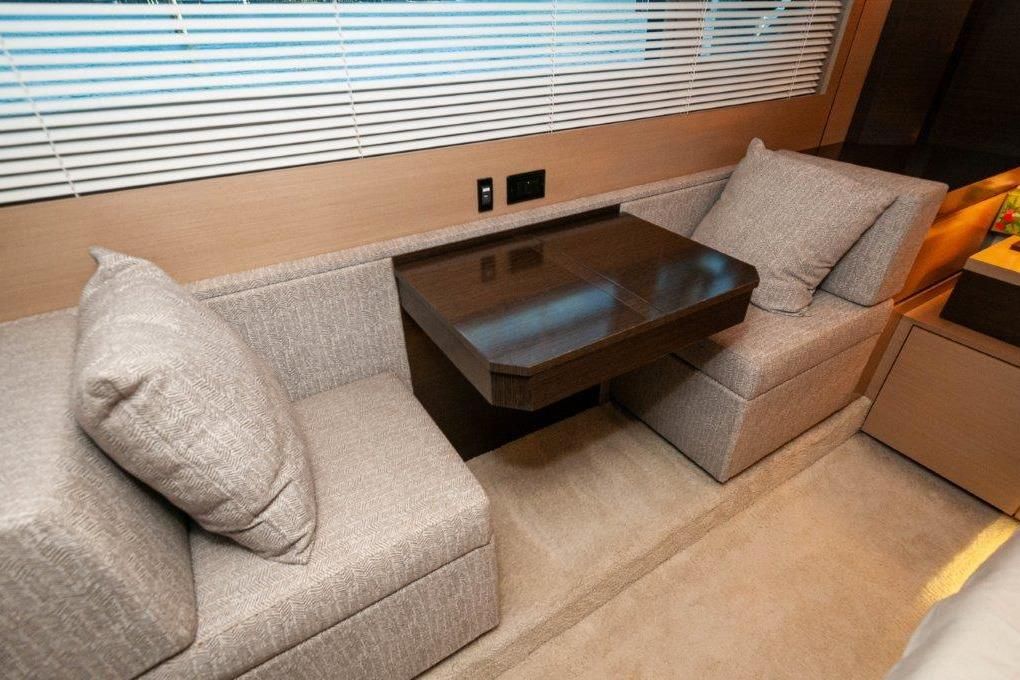 2019 Cruisers Yachts 60 