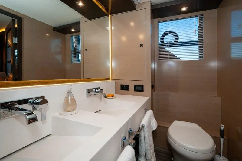 Charlotte Yacht Photos Pics 2019 Cruisers Yachts 60 Cantius- After Five