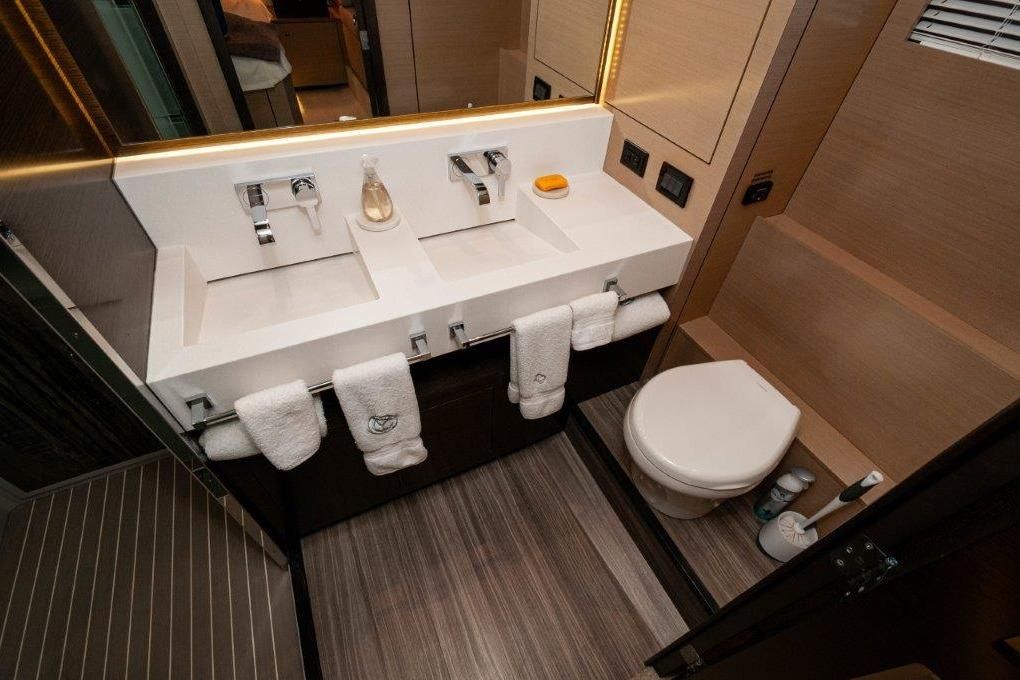 2019 Cruisers Yachts 60 