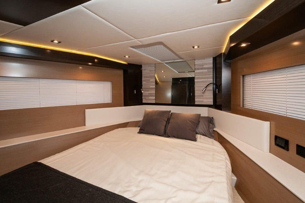 2019 Cruisers Yachts 60 