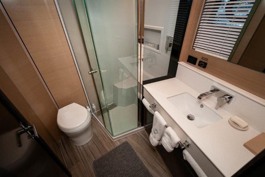 2019 Cruisers Yachts 60 