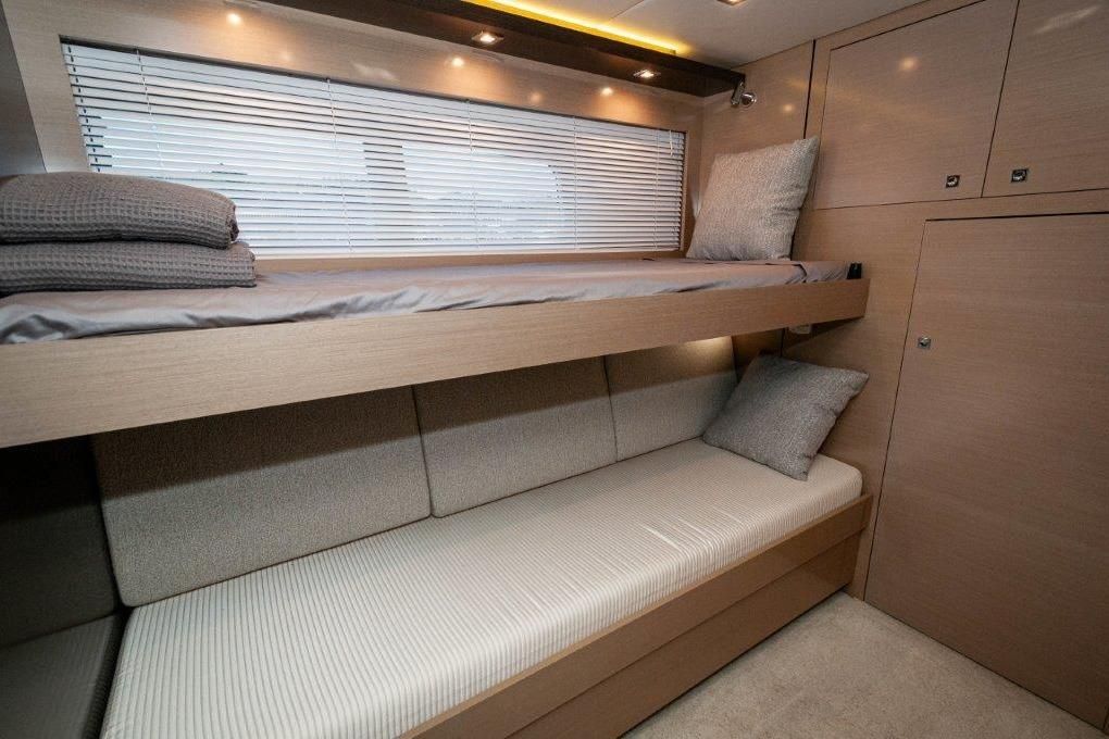 2019 Cruisers Yachts 60 