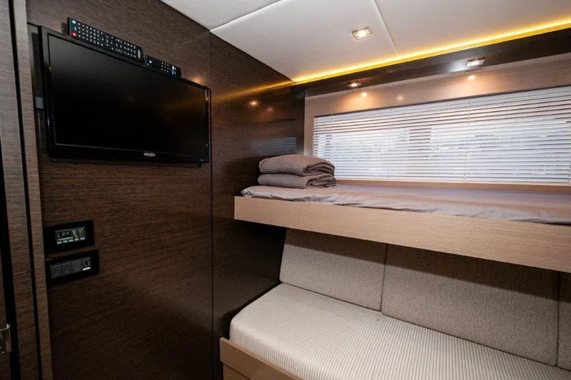 Charlotte Yacht Photos Pics 2019 Cruisers Yachts 60 Cantius- After Five