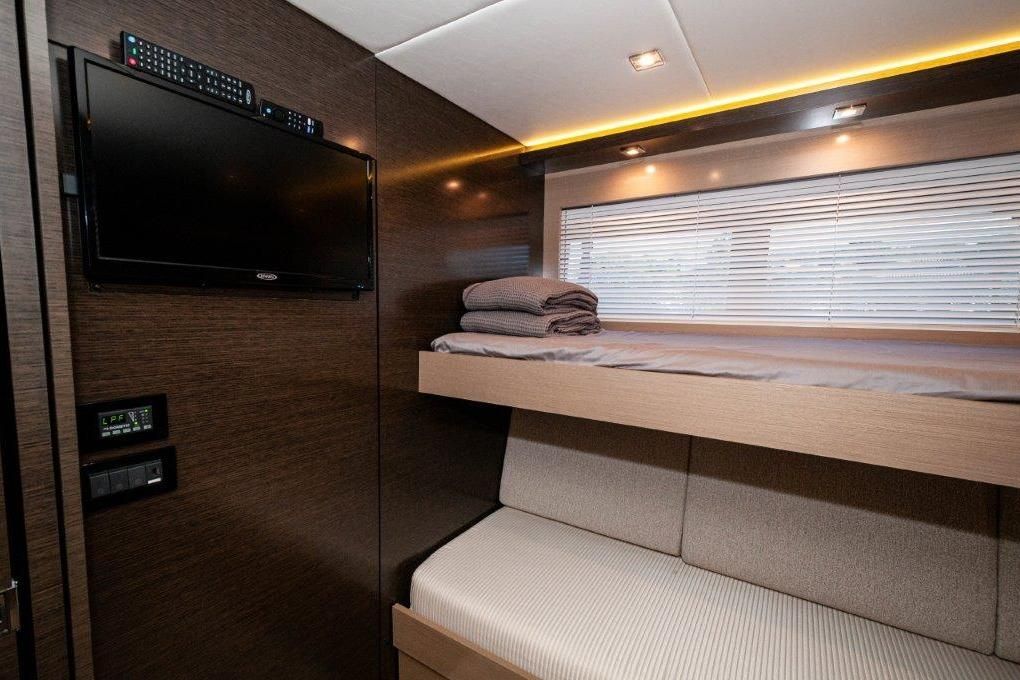 2019 Cruisers Yachts 60 