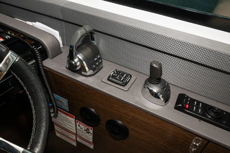 Charlotte Yacht Photos Pics 2019 Cruisers Yachts 60 Cantius- After Five