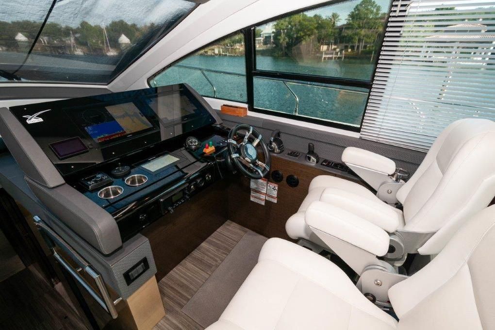 2019 Cruisers Yachts 60 