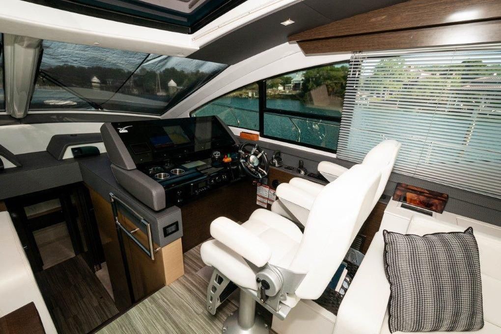 2019 Cruisers Yachts 60 