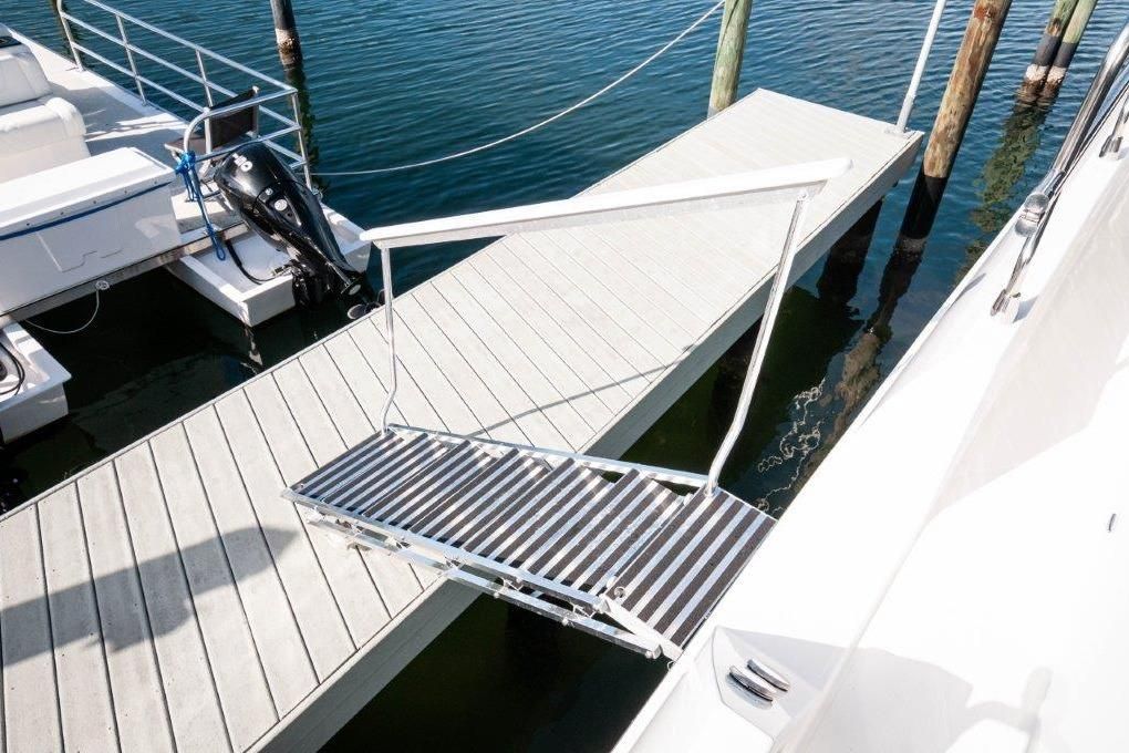 2019 Cruisers Yachts 60 