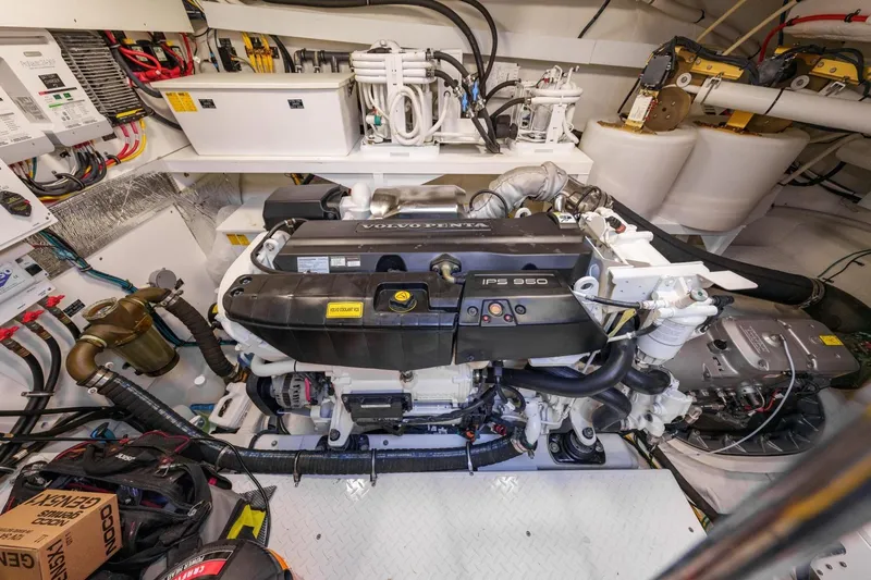 Charlotte Yacht Photos Pics 2019 Cruisers Yachts 60 Cantius- After Five