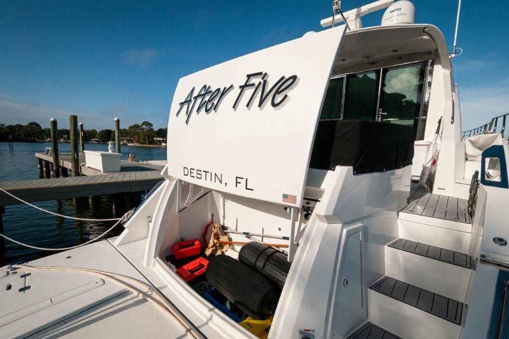 2019 Cruisers Yachts 60 