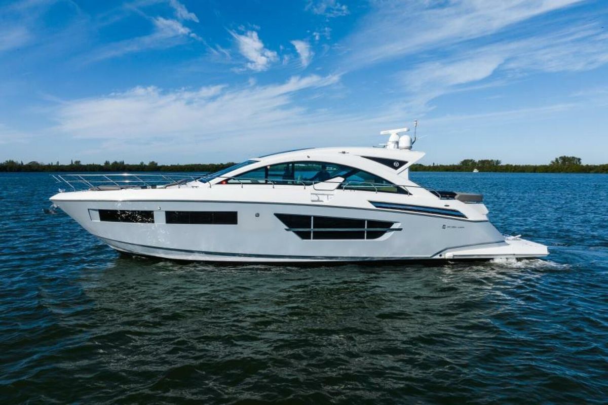2019 Cruisers Yachts 60 