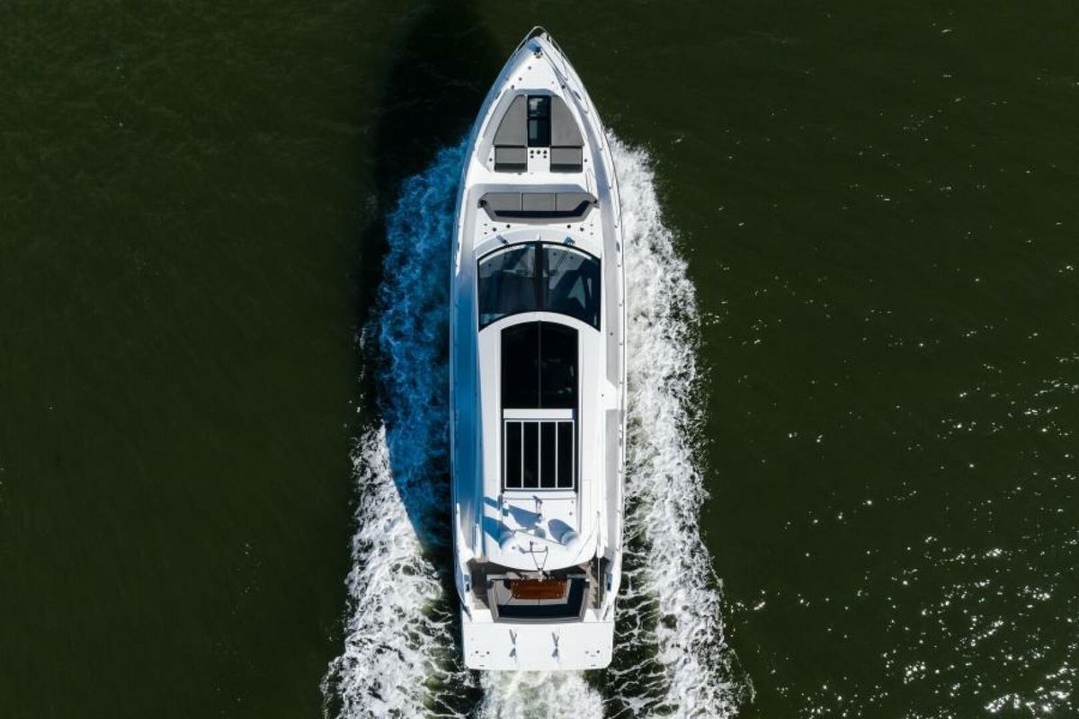 2019 Cruisers Yachts 60 