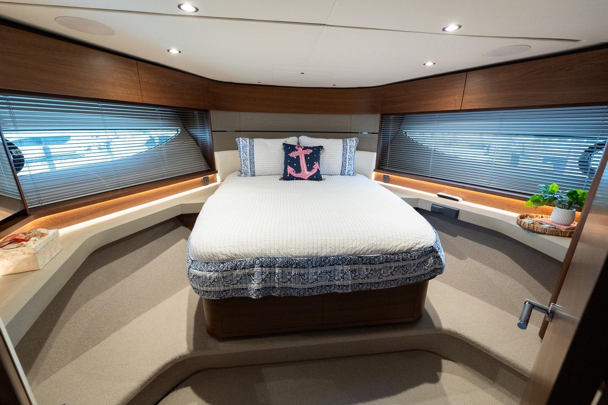 2021 Princess 62 
