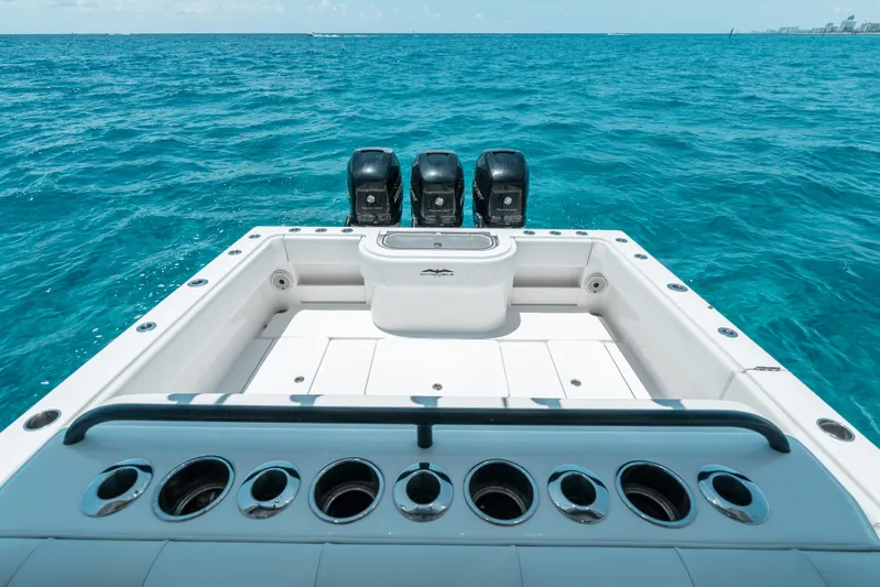  Yacht Photos Pics 2020 Invincible 39 Open Fisherman boat with triple engines on open sea.