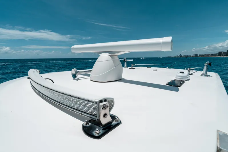  Yacht Photos Pics 2020 Invincible 39 Open Fisherman boat radar and light bar on open sea.