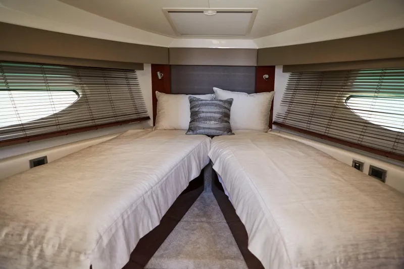  Yacht Photos Pics Interior of 2017 Sea Ray Sundancer 460 yacht with twin beds.