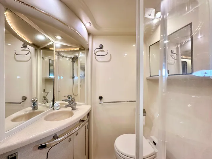 Slim Smitty Yacht Photos Pics Luxurious bathroom in 2002 Sea Ray 560 Sedan Bridge yacht with modern fixtures.