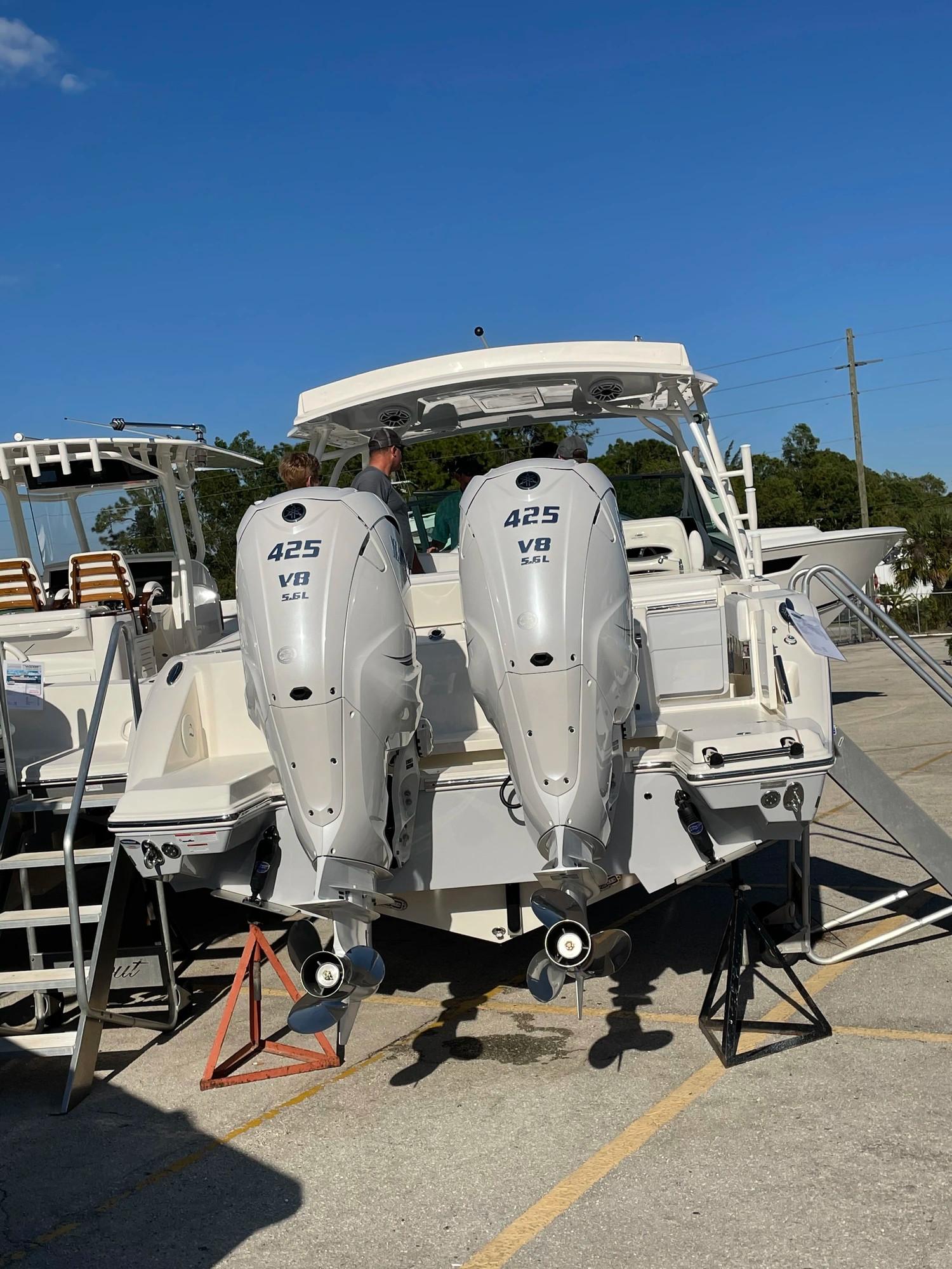 2021 Cobia 330 Dc Dual Console For Sale - Yachtworld