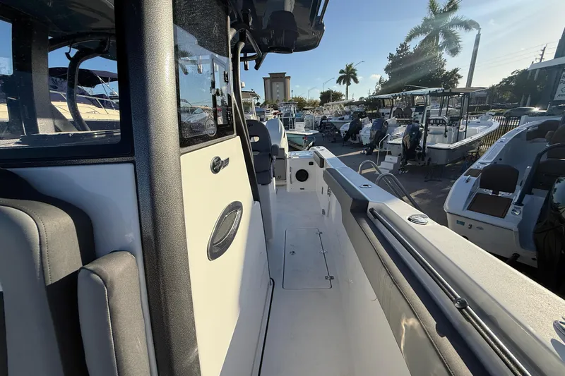  Yacht Photos Pics 2026 Sea Pro 292 DLX boat interior, showcasing sleek design and modern features.