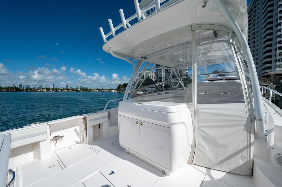 2018 Intrepid 430 Sport Yacht