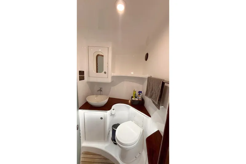 Satis Fly Yacht Photos Pics Luxurious bathroom in 2020 Maverick Yachts Costa Rica 50 Sportfish, featuring modern fixtures and elegant design.