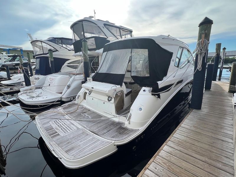 2019 Sea Ray Sundancer 350 Coupe