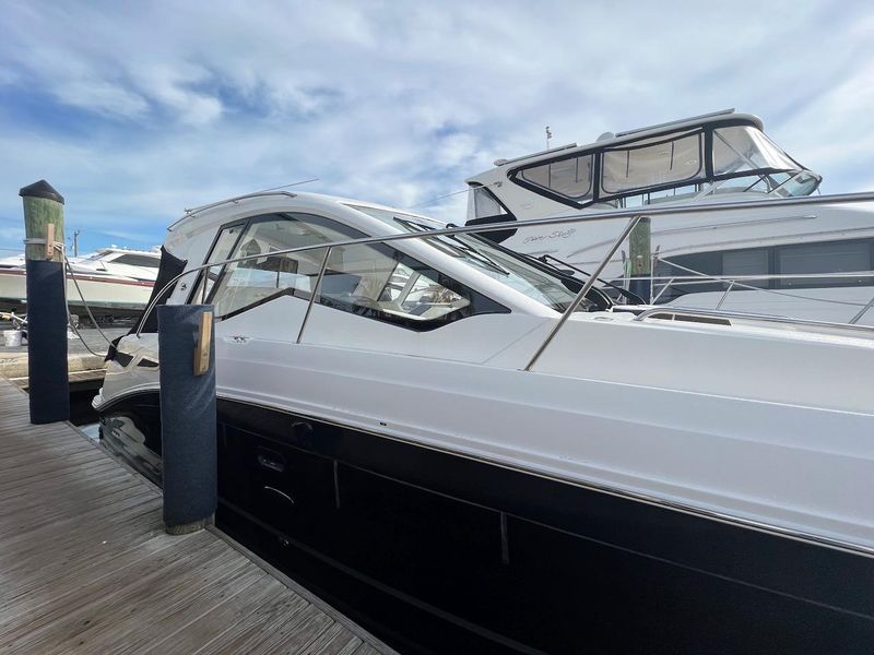 2019 Sea Ray Sundancer 350 Coupe