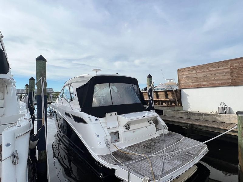 2019 Sea Ray Sundancer 350 Coupe