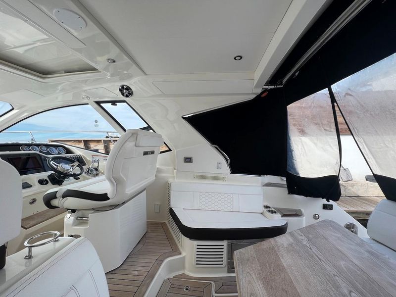 2019 Sea Ray Sundancer 350 Coupe