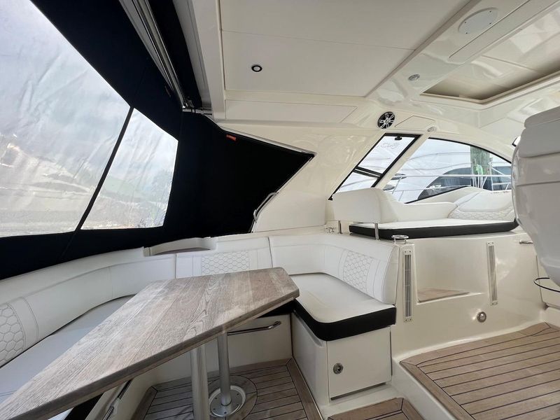 2019 Sea Ray Sundancer 350 Coupe